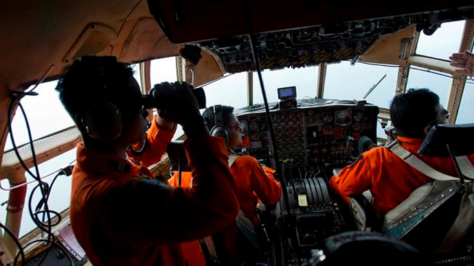 Airforce soldiers onboard a Hercules C130 stand monitor the Belitung Timur sea during search operations for AirAsia flight QZ8501 near Belitung island (Reuters / Wahyu Putro)