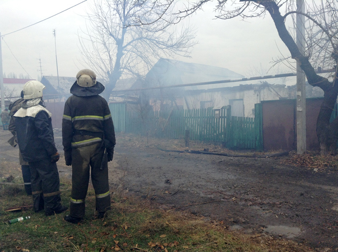 Firefighters arrive in Azotny district following a missile attack (RIA Novosti)