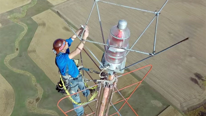 ​Stunning drone footage shows man changing light bulb at 1,500 feet