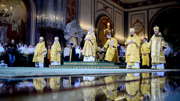 Patriarch Kirill of Moscow and All Russia (center) during the Christmas Eve service at the Cathedral of Christ the Savior in Moscow. (RIA Novosti / Vladimir Astapkovich)