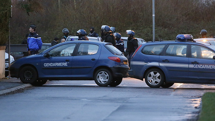Police release footage of dramatic assault on Charlie Hebdo suspects (VIDEO)