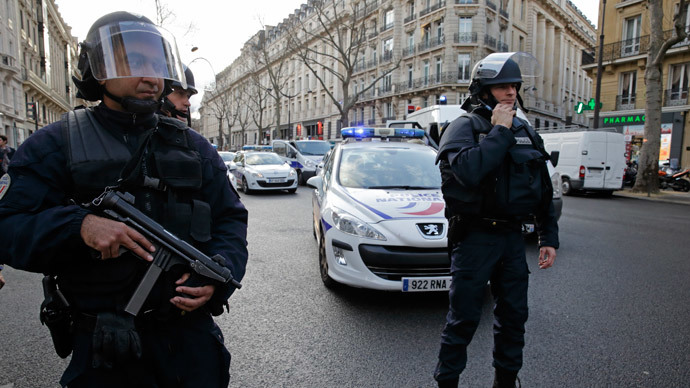 French riot police block the avenue Kleber after an alert in Paris, January 9, 2015.(Reuters / Philippe Wojazer )