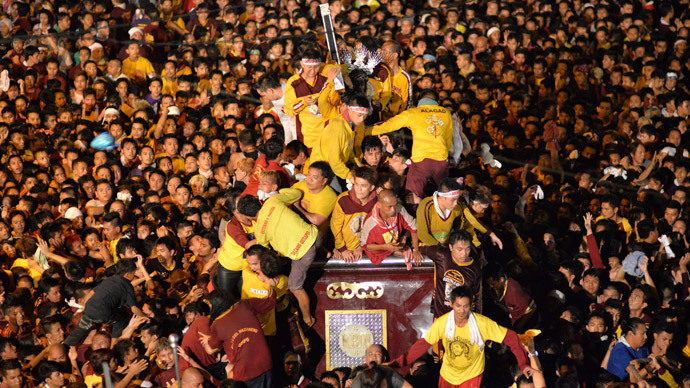 Devotees try to hold the Black Nazarene as it is pulled on a carriage during an annual procession in Manila January 9, 2015. (Reuters / Ezra Acayan)