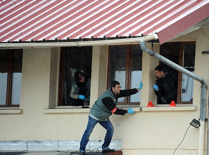 Members of the French technical and scientific police work at a mosque in the Sablons neighborhood of Le Mans, western France, on January 8, 2015, after shots were fired and three blank grenades were thrown at the mosque shortly after midnight, leaving no casualties. (AFP Photo/Jean-Francois Monier)