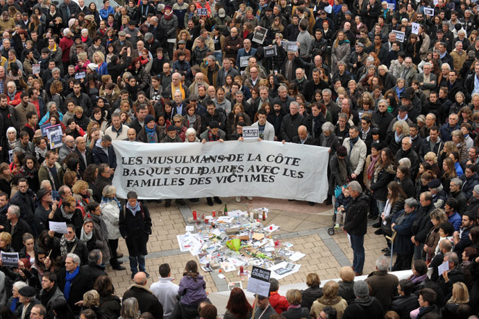 People hold a banner, reading "Muslims of the Basque Coast in Solidarity with the family of the victims, on January 10, 2015 duirng a march of some 20,000 people against terrorism in the southwestern French city of Bayonne. (AFP Photo)