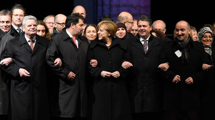 Merkel joins ‘tolerance vigil’ in response to anti-Islamization rallies