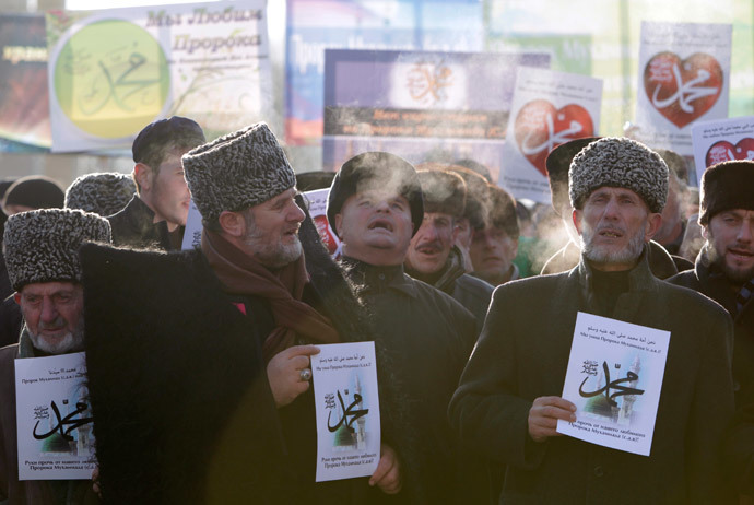 People attend a rally to protest against satirical cartoons of prophet Mohammad, in Grozny, Chechnya January 19, 2015. (Reuters / Eduard Korniyenko)