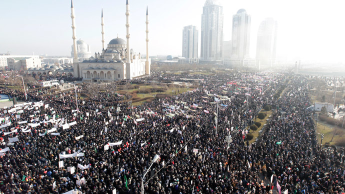 ‘Love to Prophet Mohammed’: Crowds protest Charlie Hebdo cartoons in Chechnya