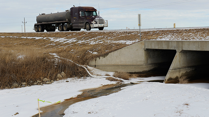 North Dakota pipeline leaks crude oil, 3mn gallons of fracking byproduct