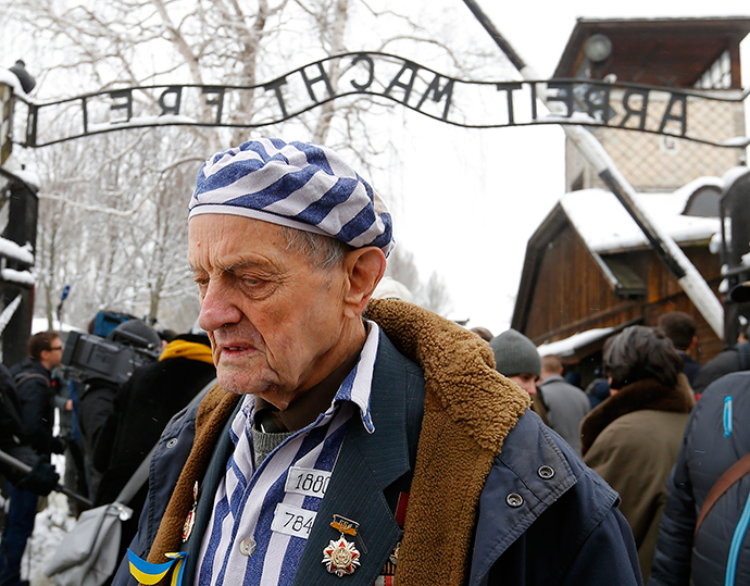 A survivor of the former German Nazi concentration and extermination camp Auschwitz reacts as he visits the camp in Oswiecim January 26, 2015 (Reuters / Laszlo Balogh)