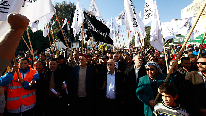 Supporters of Islamist party Hizb Ut-Tahrir wave flags during a rally in Sidi Bouzid December 17, 2013, to mark the third anniversary of the Tunisian revolution (Reuters / Anis Mili)