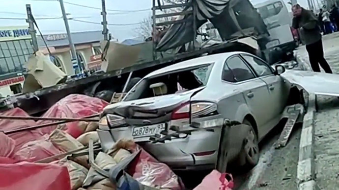 Massive truck plows through 15 vehicles in Russia after apparent brakes failure (VIDEO)