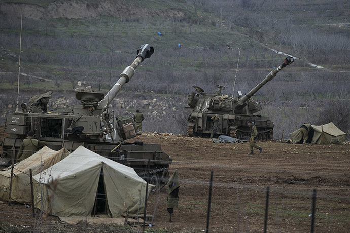 Israeli soldiers are seen next to mobile artillery units near the border with Syria in the Golan Heights January 27, 2015. (Reuters/Baz Ratner)