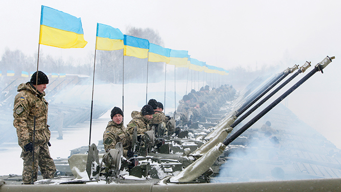 Ukrainian servicemen sit atop armoured personnel carriers (APC) (Reuters / Valentyn Ogirenko)