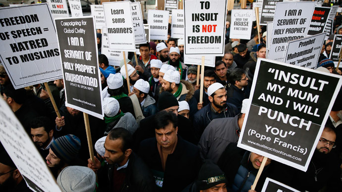 ‘Stand Up For the Prophet’: Thousand Muslims protest Charlie Hebdo cartoons in London