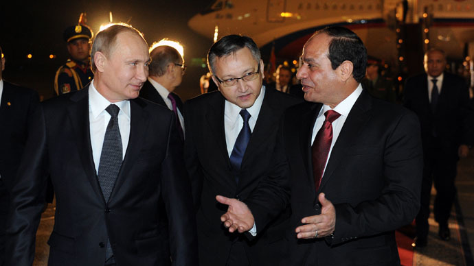 Trade, tourism & dumping dollars: Putin building bridges in Egypt