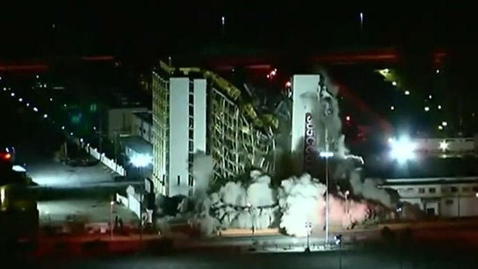 ​‘Lucky 13’: Demolition of Debbie Reynolds’ Vegas hotel caught on camera (VIDEO)