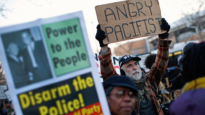 ​‘Searing’ DOJ probe finds ‘distrust & hostility’ between police and Ferguson residents