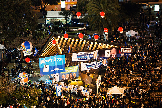 A general view shows part of Rabin Square during a right-wing rally in Tel Aviv March 15, 2015 (Reuters / Amir Cohen)