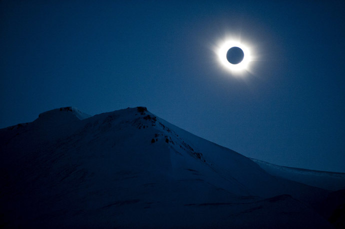 A total solar eclipse is seen in Longyearbyen on Svalbard March 20, 2015. (Reuters / Jon Olav Nesvold)