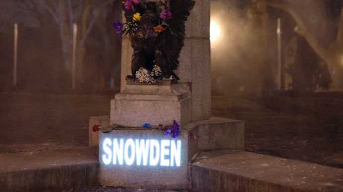 Statue at liberty: Martyred Snowden bust goes virtual overnight