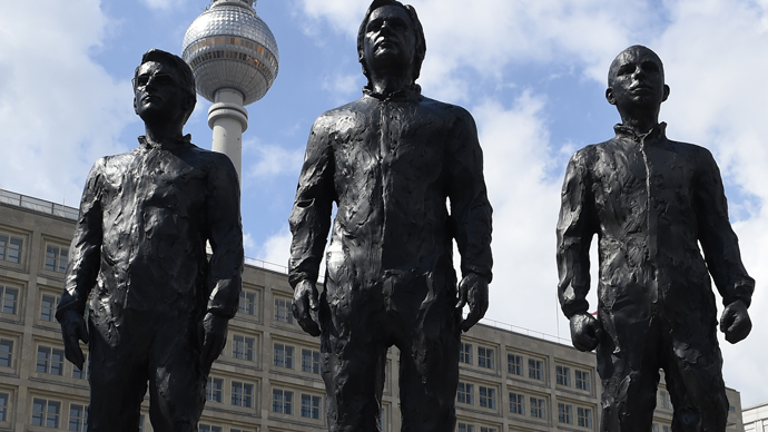 Holy Trinity of whistleblowers: Statues of Assange, Snowden and Manning go up in Berlin (VIDEO)
