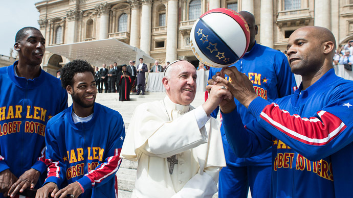 Pope Francis tests basketball skills on St. Peter’s with Harlem Globetrotters