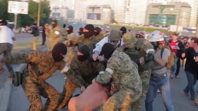 Violence erupts in Kiev as protesters attack controversial construction site (VIDEO)