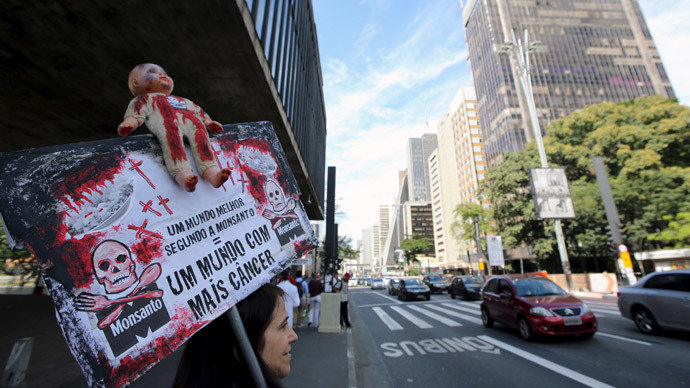 An activist holds placard during a protest against Monsanto, the world's largest seed company, in Sao Paulo May 23, 2015. ( Reuters / Paulo Whitaker)