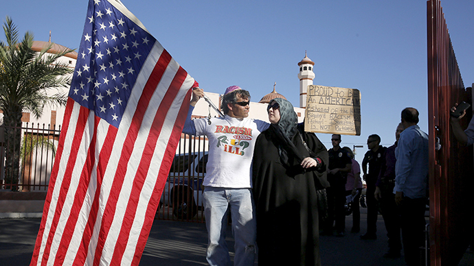 Dozens gather for anti-Islam stunt outside Phoenix mosque, face counter-protest