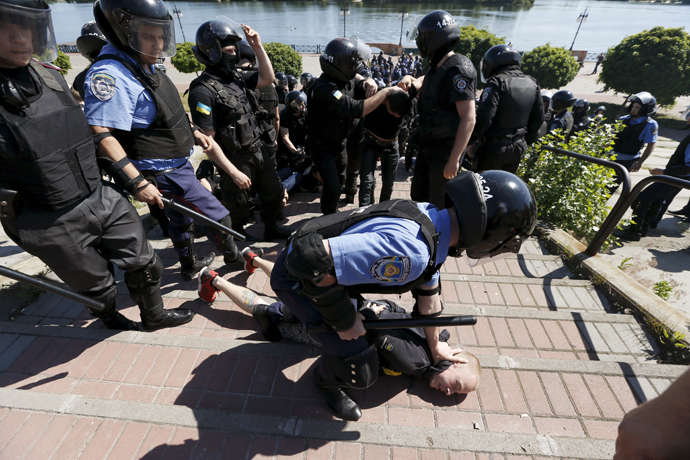 An Interior Ministry member detains an anti-gay protester during the so-called Equality March, organized by a lesbian, gay, bisexual and transgender (LGBT) community, in Kiev, Ukraine, June 6, 2015. (Reuters / Stringer)