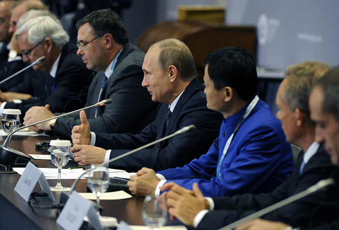 June 19, 2015. President Vladimir Putin (center) during a working lunch with the heads of largest foreign companies and business associations at the 19th St. Petersburg Economic Forum (RIA Novosti / Michael Klimentyev)