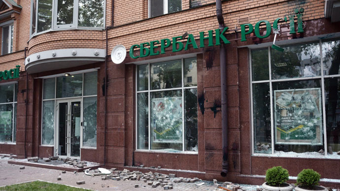 2 blasts in Kiev outside branches of Russia’s biggest bank