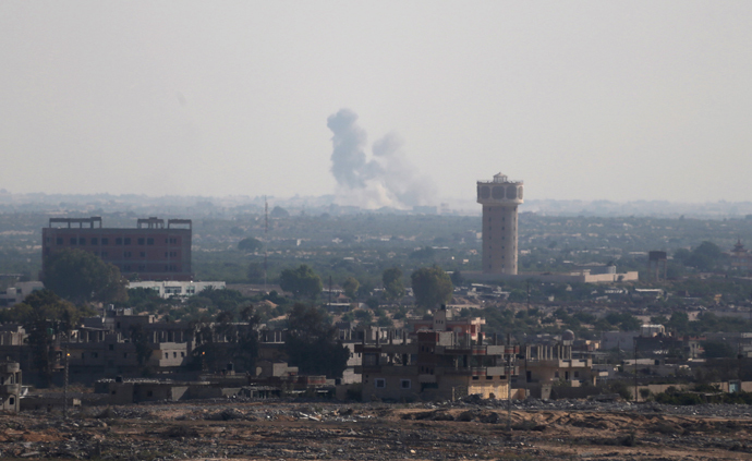 Smoke rises in Egypt's North Sinai as seen from the border of southern Gaza Strip with Egypt July 1, 2015. (Reuters / Ibraheem Abu)
