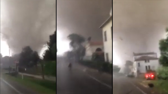 Italians shoot powerful tornado near Venice from their car (VIDEO)