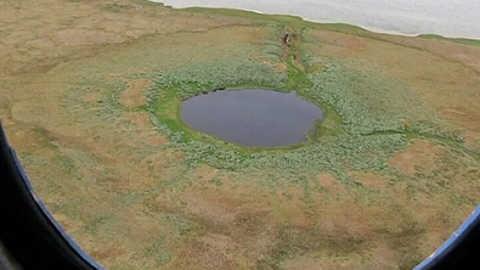 Mysterious giant hole in Siberia gradually filling up with water, expanding (PHOTOS)