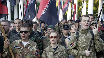 Poroshenko orders all illegal arms groups disarmed in Ukraine amid standoff with Right Sector