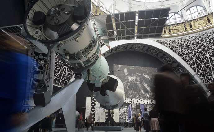Exhibits of the joint Soviet-American flight of the ASTP (ApolloâSoyuz Test Project, July 15-21, 1975) in the "Kosmos" pavilion of the Exhibition of Achievements of National Economy of the USSR (VDNKh). (RIA Novosti/Vladimir Bogatyrev)