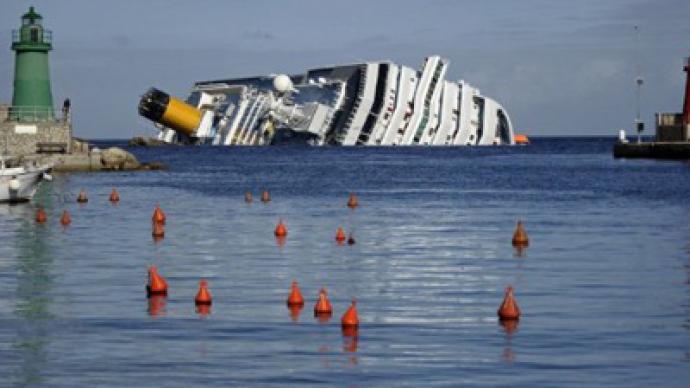 Costa Concordia turns into morbid tourist spectacle