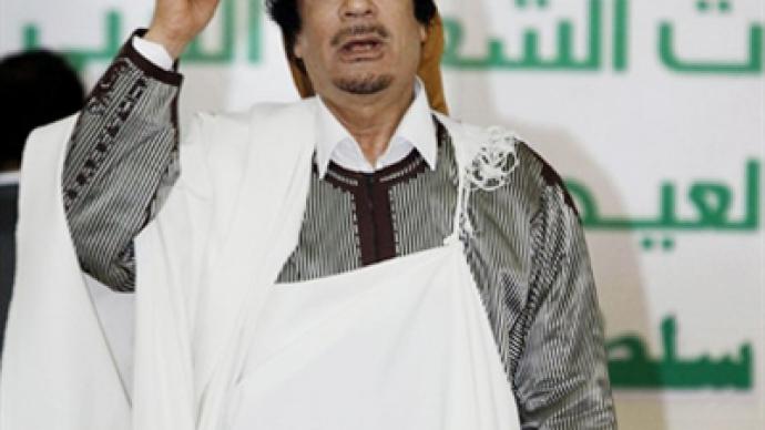 Gaddafi lays down arms after air strike threat