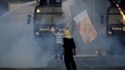 Bahraini police fire tear-gas at peaceful crowd (VIDEO)