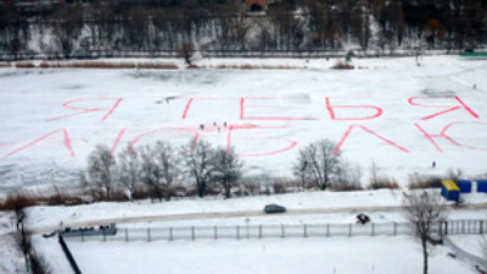 Biggest ever “I love you” painted with broom on ice