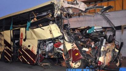 Deadly bus crash in Ukraine kills 14 Russians (VIDEO)