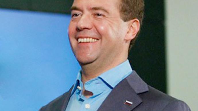 Dancing Medvedev grooves internet