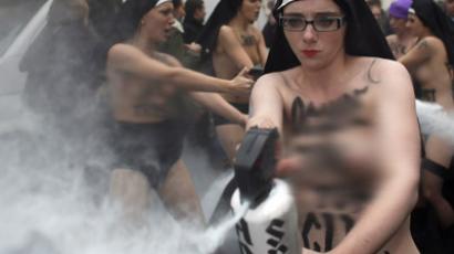 Female Iranian communists organize topless protest against hijabs in Swedish capital (PHOTOS)