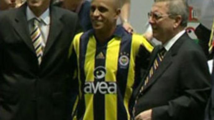 Fenerbahce sign Roberto Carlos
