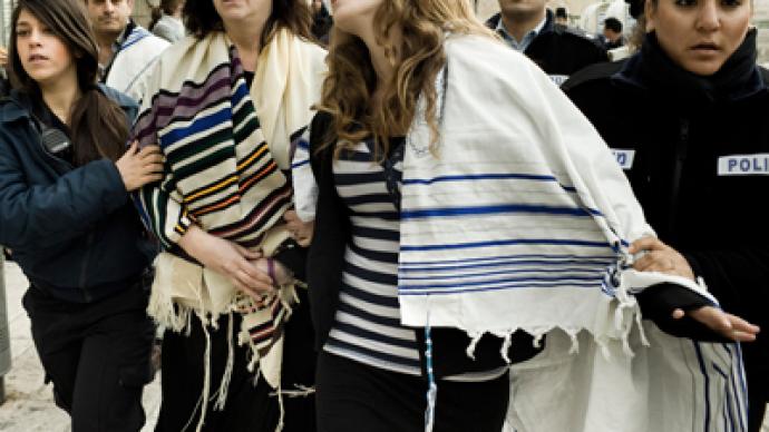 Shawl male rule: Israeli police detain ten women over 'improper attire' at holy site