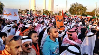 Tens of thousands of Kuwaitis demand dissolution of new parliament