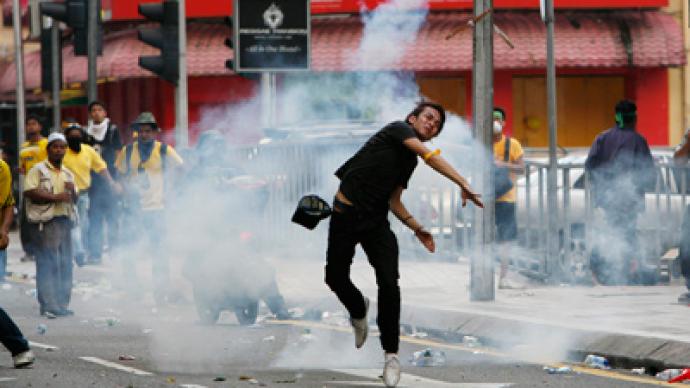 Tear gas for 25,000-strong Malay fair vote rally