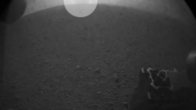 Mars ‘Curiosity’ stuns scientists, stirs speculation